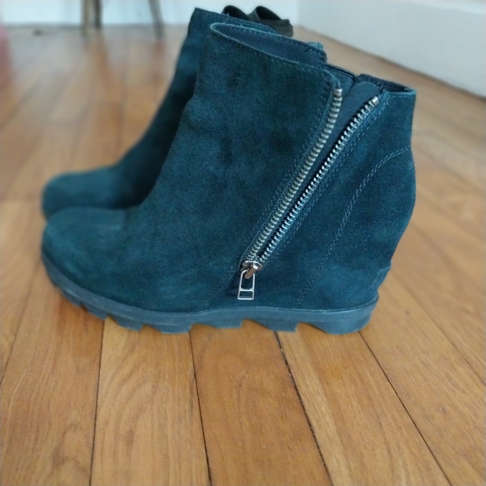 Sorel Water proof swede bootie SIZE 9